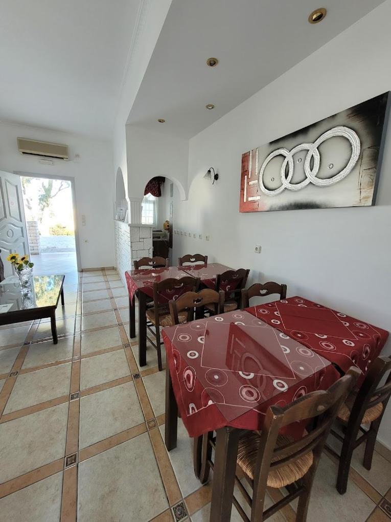 B Suites Fira  Phòng bức ảnh